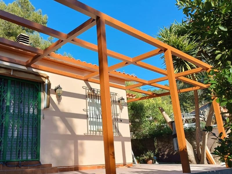 Instalación de estructura de aluminio para cerramiento en el Baix Penedès